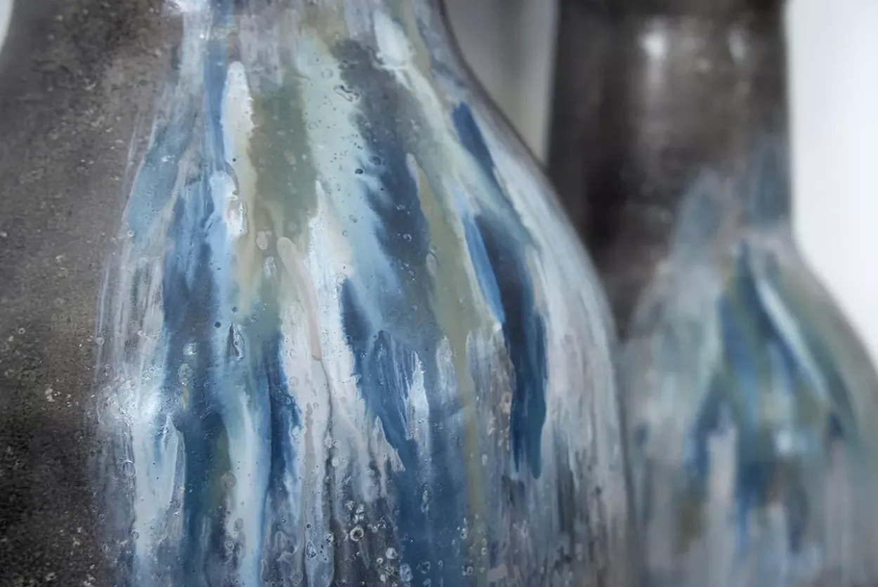 Avi Vase