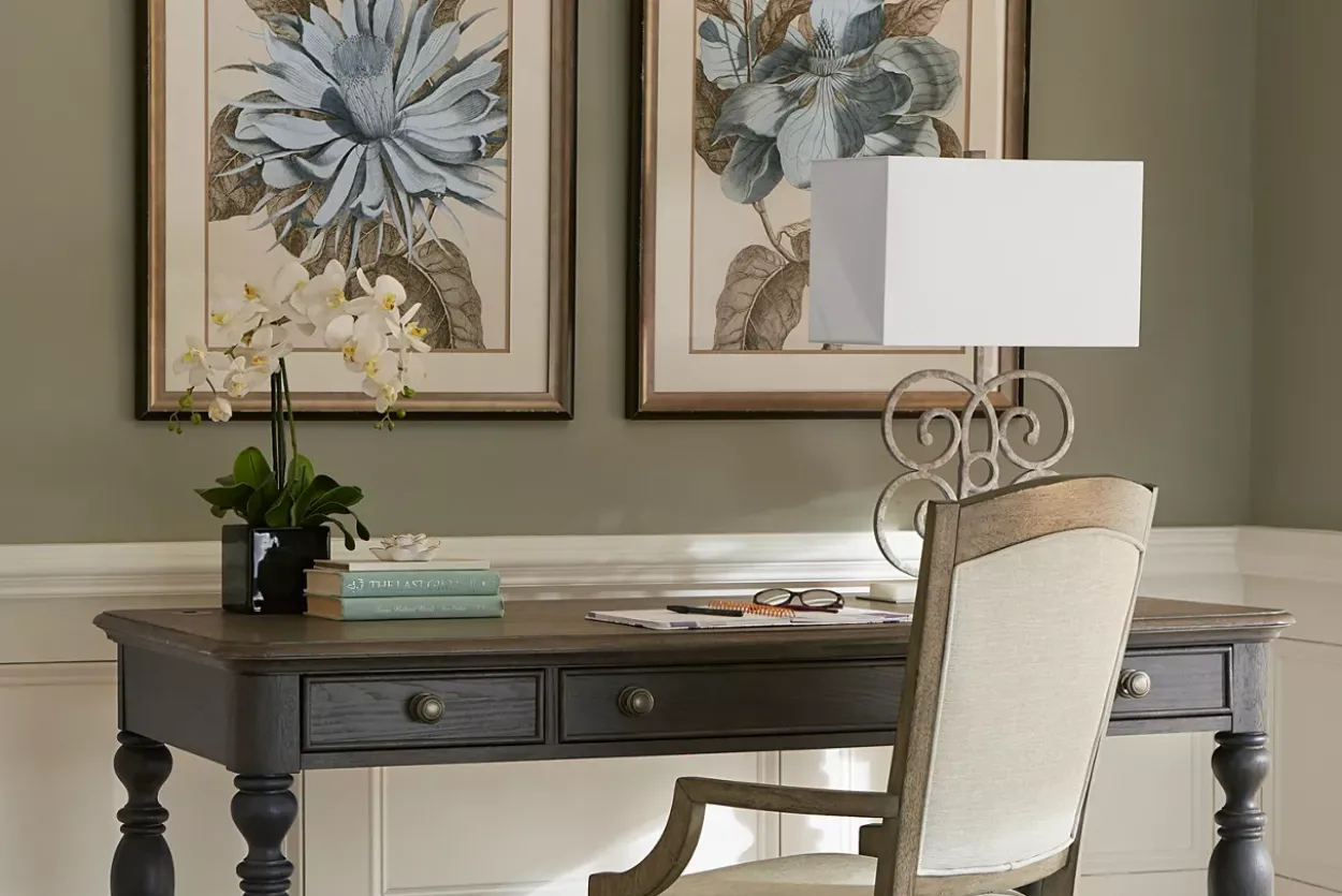 Medallion Table Lamp