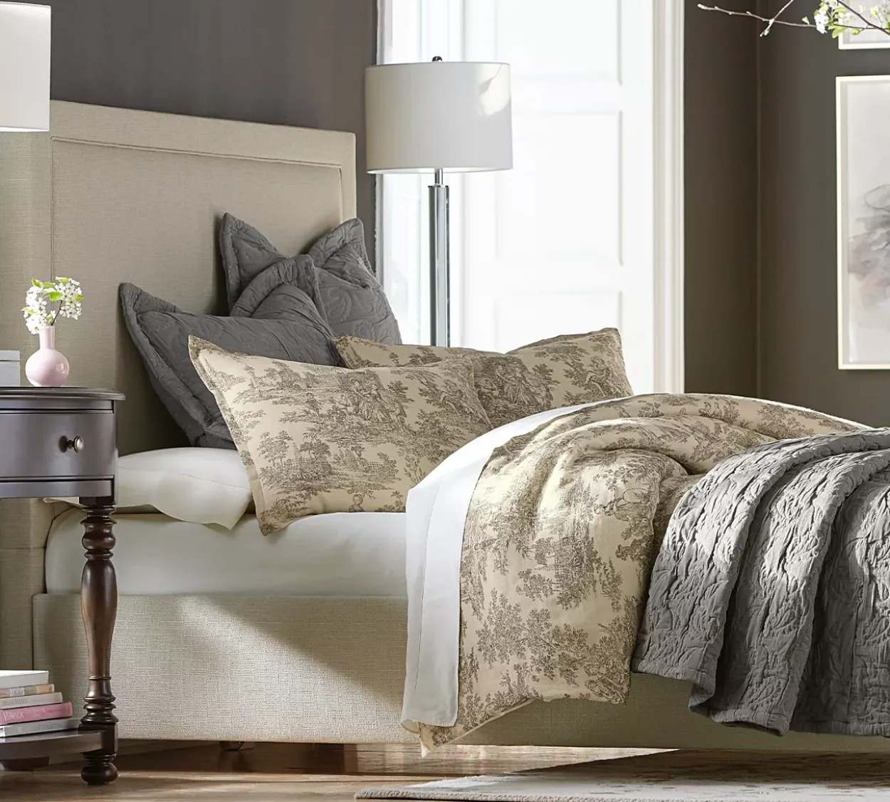 Wheatfield Upholstered Bed